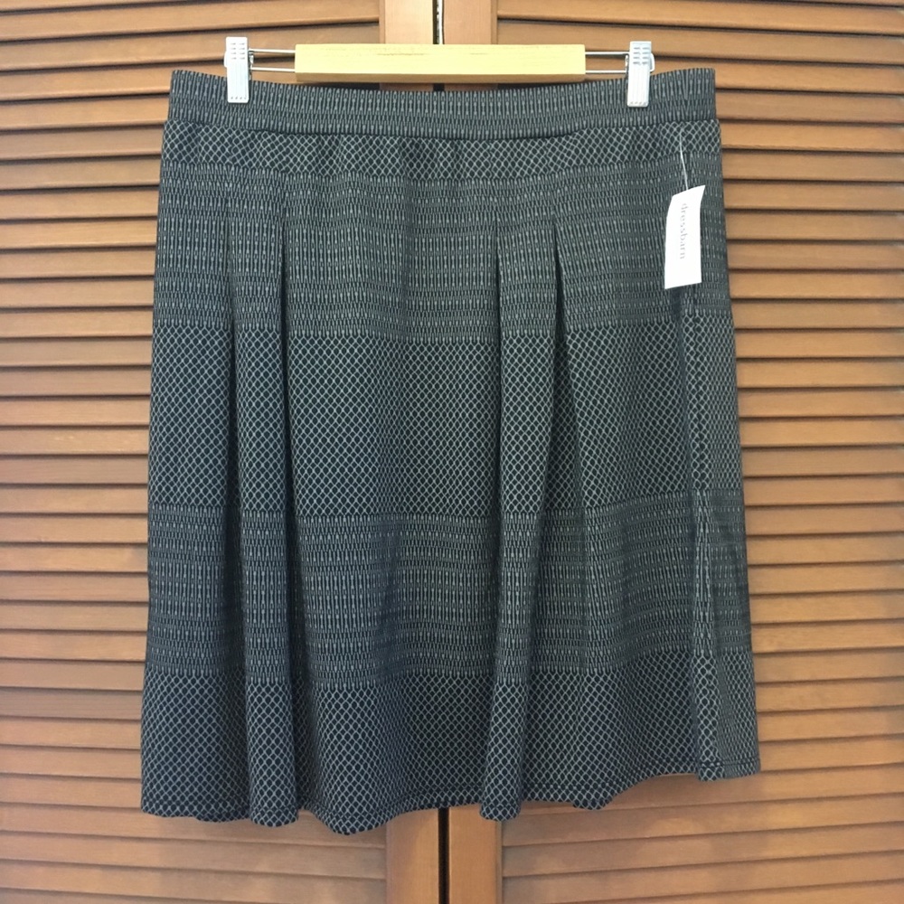 DressBarn gray & Black skirt L NWT